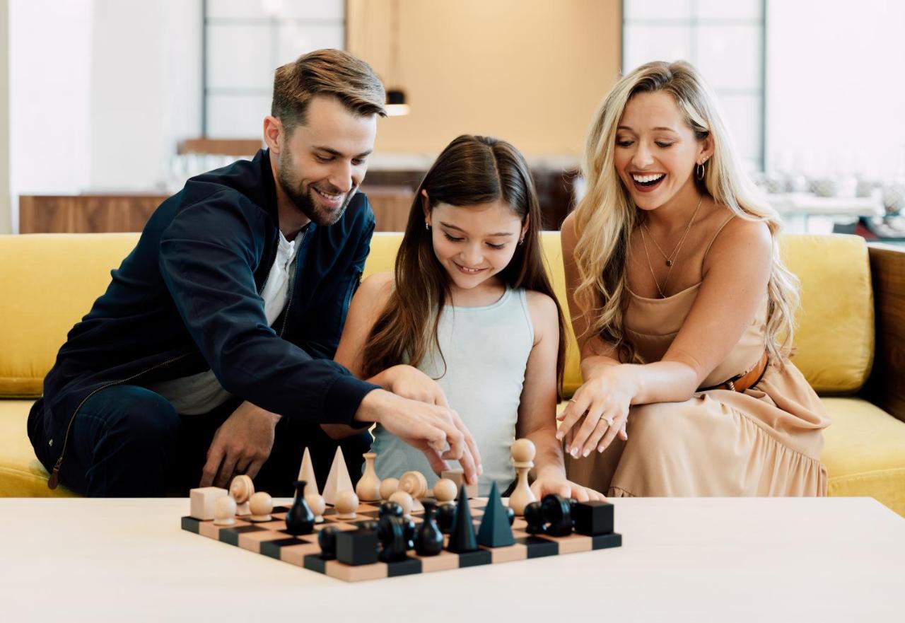 Four Corners Ette Luxury Hotel & Spa מראה חיצוני תמונה A family playing chess