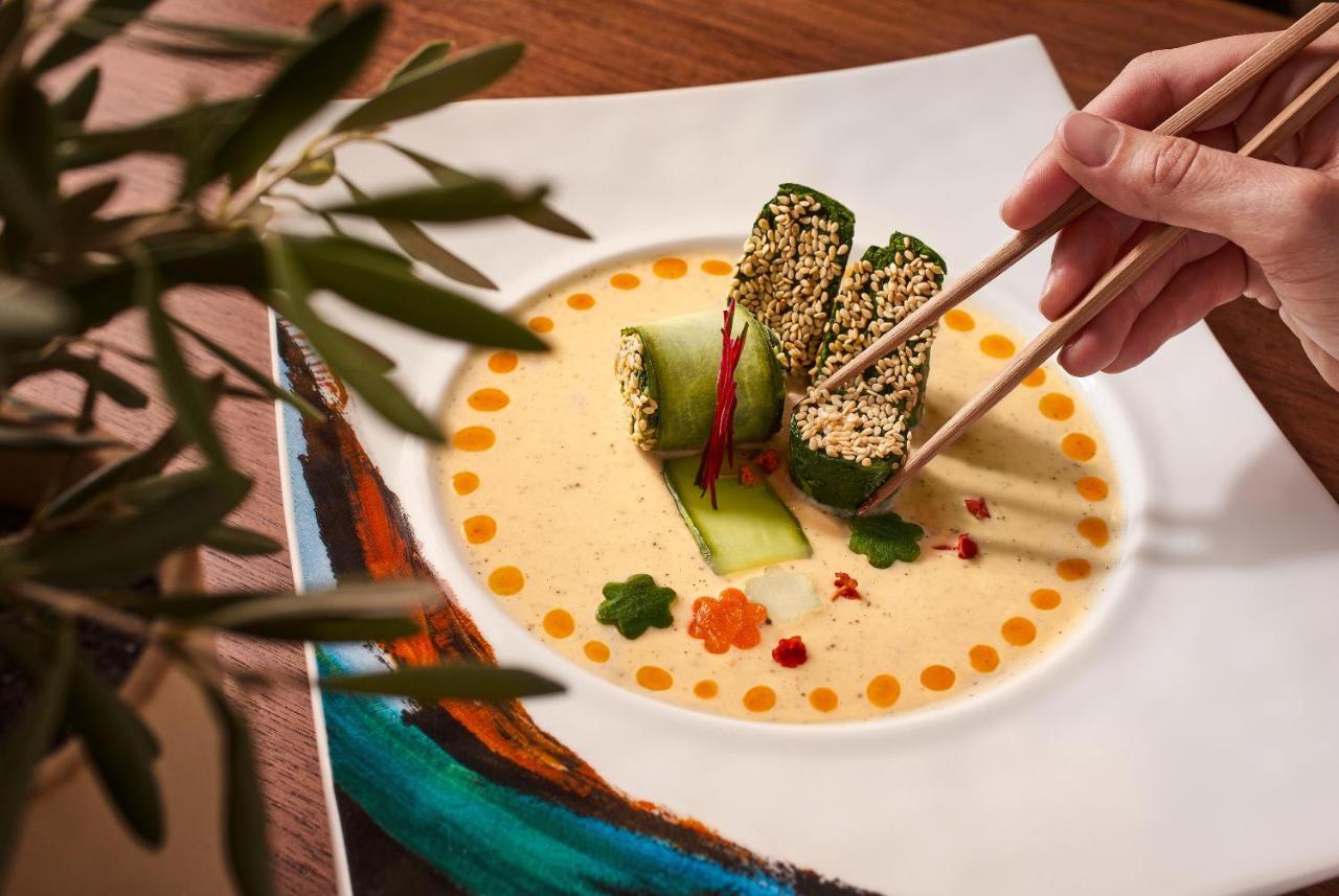 Four Corners Ette Luxury Hotel & Spa מראה חיצוני תמונה A bowl of Thai soup with sesame-coated tofu