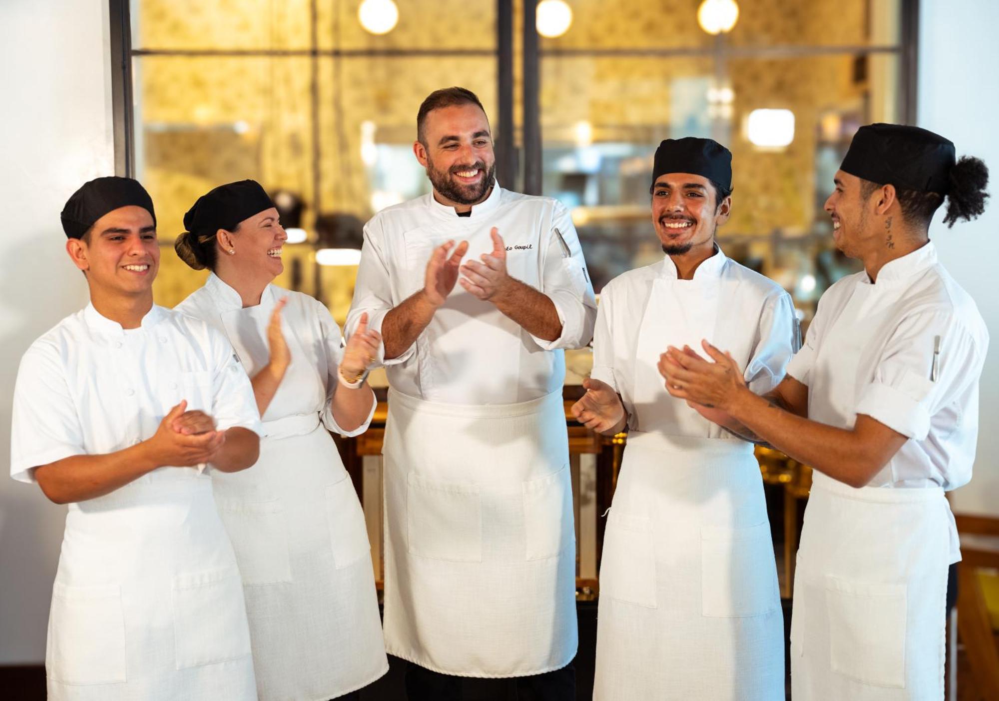 Four Corners Ette Luxury Hotel & Spa מראה חיצוני תמונה Chef and his team